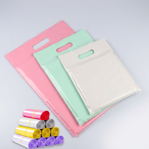 Sacchetti per Abbigliamento Personalizzati con Stampa Rotocalco in PE Riciclabile, Manico Fustellato, Sigillatura a Caldo, Design Sottovuoto per Vendita al Dettaglio - Product Image 1