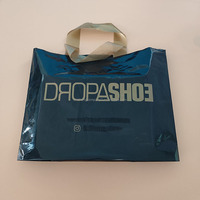 Sac de shopping en polyéthylène durable et écologique personnalisé, sac fourre-tout en plastique PE imperméable, impression offset pour l'emballage de vêtements, de chaussures et de cadeaux