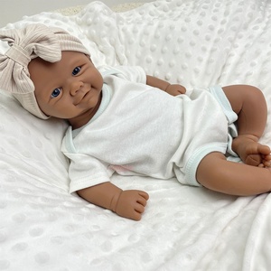 Muñeca <span class=keywords><strong>Reborn</strong></span> <span class=keywords><strong>de</strong></span> Silicona Platino Sólida <span class=keywords><strong>de</strong></span> 17 Pulgadas, Sin Pintar/Pintada, Modelo Vivienne Floppy, para Coleccionistas <span class=keywords><strong>de</strong></span> Muñecas Negras y Reborner - Product Image 2