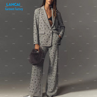 Veste de costume OEM aux couleurs grises pour femmes, décorations en strass à un bouton, col en V, vêtements personnalisés à l'avant et à l'arrière.