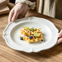 Assiette de dîner occidentale en dentelle française gaufrée, plat à dessert exquis, assiette plate de style royal, céramique, passe au micro-ondes, style rétro