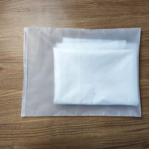 Sacs à fermeture éclair en amidon de maïs biodégradable recyclable revêtement aqueux HDPE certifié CE logo imprimé personnalisé emballage givré vêtements - Product Image 4