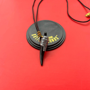 Venta al por mayor de moda Punk <span class=keywords><strong>Brave</strong></span> Man Link Zircon antiguo plateado Animal dientes Spike colgante collar para hombres mujeres suerte - Product Image 4