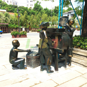 Escultura de Fibra de Vidrio Imitación Bronce, Figura para Montaje en Suelo Exterior, Diseño de Paisaje Urbano Hecho a Mano y Personalizado - Product Image 1