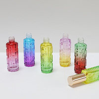 Nouveauté 10ml verre de couleur dégradé personnalisé pour bouteilles à billes bouteilles de pulvérisation à bouchon à vis pour crème de soin de la peau nettoyant pour le visage C