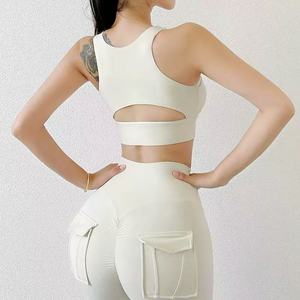 Conjunto Deportivo de Yoga para Mujer, de Alta Calidad, Transpirable y Ligero, con Top Deportivo y Leggings de Alta Elasticidad, para Uso Diario en el Gimnasio, Color Sólido, Pantalones Cortos - Product Image 3