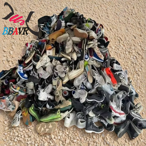 Vente en gros de ballots de chaussures de marque d'occasion de haute qualité en vrac, styles variés pour femmes et hommes, stock de vêtements - Product Image 1