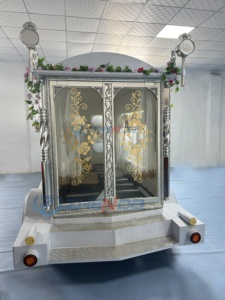 Horse Drawn Funeral Hearse/Carriage Silver Glass Covered Coffin Horse Carriage Luxury Silver Funeral Horse Drawn Carriage - Product Image 4