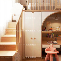 Lit enfant compact avec armoire intégrée, bureau et escalier à deux niveaux en bois massif, personnalisable pour garçons