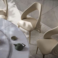 Chaise de salle à manger pour café intérieur, restaurants, cafés, design nordique français, luxe, structure en fer, revêtement en cuir, écologique