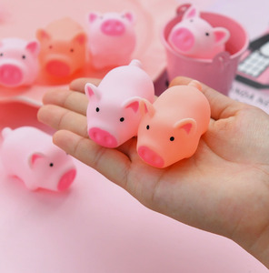 ของเล่นหมูบีบสุดน่ารัก ของเล่นบีบสัตว์เลี้ยงนุ่มนิ่มสำหรับเด็ก ของเล่นบีบแก้เครียด มีเสียง ยางนิ่ม ของเล่นบีบหมูขนาดเล็ก บรรเทาความเครียด - Product Image 1