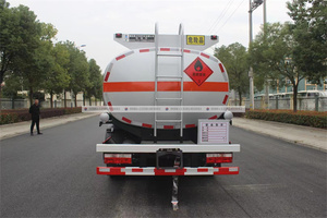 Venta de fábrica mini Dongfeng 4x2 5CBM camión cisterna <span class=keywords><strong>pequeño</strong></span> tamaño móvil aviación combustible <span class=keywords><strong>Bowser</strong></span> - Product Image 2