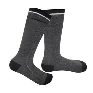 Fabricant <span class=keywords><strong>de</strong></span> chaussettes auto-chauffantes à piles chaussettes chauffantes chaussettes électriques <span class=keywords><strong>pour</strong></span> le <span class=keywords><strong>ski</strong></span> chasse pêche Sports <span class=keywords><strong>de</strong></span> plein air hiver chaud - Product Image 1