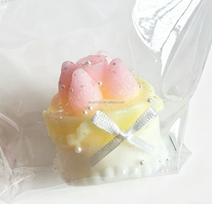 Squishy a Forma di Torta alla Fragola in TPR da 12cm, Vari Stili, Adatto per Bambini e Adulti, Ideale per Ufficio e Casa, Solido Senza Liquidi né Gel - Product Image 4