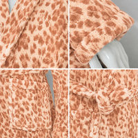 Peignoir personnalisé avec logo, en flanelle de polyester orange, durable, pour la vente au détail et les centres de villégiature, taille unique, longueur mollet.