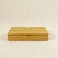 Meilleures ventes : Ensemble de planches à fromage classiques rectangulaires en bambou à 4 couteaux, design pliable avec couvercle rabattable, gravure laser personnalisable