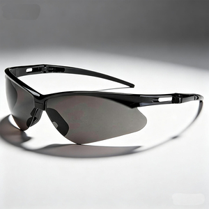 نظارات أمان بإطار أسود وعدسات رمادية مضادة للضباب وطلاء مقاوم للخدش - Product Image 2