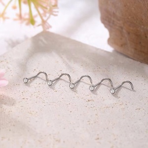 Piercing per Naso a Forma di Ciotola in Titanio ASTM F136 G23 con Zirconia Cubica 20G, Gioiello per Cartilagine e Naso con Cristallo - Product Image 3