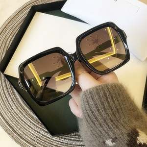 Gafas de Sol Cuadradas Grandes con Logotipo Personalizado, Estilo Vintage 2025, para Mujer, con Lentes Degradados y Protección UV400 - Product Image 2