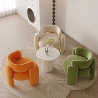Säulenförmiger Bouclé-Akzentstuhl mit Massivholzrahmen und Teddy-Samt-Sitzfläche, Lounge-Sessel für den Wohnbereich