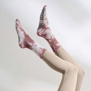 Wholesale Custom Spring and Summer Gradient Medium-length Yoga Socks for Women Anti-slip Dedicated for <b>Pilates</b> - Product Image 3