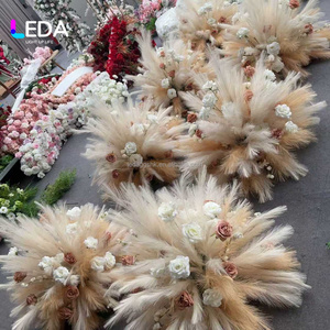 Bola de Flores LEDA Hecha a Mano con Seda Artificial de 60cm, Color Personalizado, Rosa y Hierba de Pampas, Centro de Mesa para Bodas y Eventos - Product Image 1