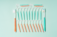 Kit de Cuidado Dental Portátil 7 en 1, Cepillo de Dientes en Forma de V, Cepillo Interdental, Hilo Dental, Mini Pasta de Dientes, Enjuague Bucal, Caja de Almacenamiento