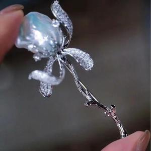 Broche en cristal de forme baroque haut de gamme, perle rose, verre trempé avec un design simple de fleur de poitrine pour les accessoires de manteau et de costume - Product Image 3