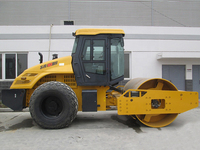 Compacteur de sol SR08MA économique, poids 8000 kg, fréquence de vibration 42 Hz, pour la construction de routes rurales et de pavés en gravier