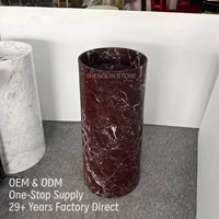 Lavabo sur pied cylindrique en marbre Rosso Levanto pour salle de bain de luxe, hôtel ou villa