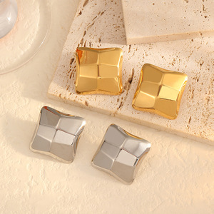 Pendientes geométricos con forma de triángulo cuadrado, chapados en oro de 18k, de aleación de zinc, joyería de moda para mujer. - Product Image 2