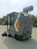 Nouvelle balayeuse routière électrique autopropulsée LM-W2200 2200 mm 18 500 m/h bac 260 L 48 V canon à brouillard pistolet HP nettoyage en marche arrière