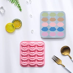 Moldes de Silicona Antiadherentes con Diseño de Labios, Reutilizables, de Grado Alimenticio, Lindos Moldes Magnéticos de Silicona para Chocolate, Dulces y Hielo - Product Image 2