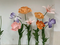 Magnifique ensemble de fleurs géantes personnalisables Fleurs artificielles artisanales pour les accessoires de scène de remise de diplômes Décorations de mariage