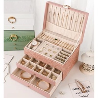 Exquisite Blumenprägung Große Retro-Schmuckaufbewahrungsbox aus PU-Leder mit Hochwertigen Beschlägen