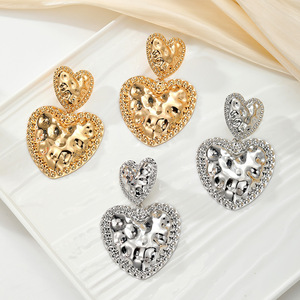 Pendientes colgantes con forma de corazón, aleación de zinc, oro y plata, joyería para fiesta, accesorio de moda para mujer - Product Image 1