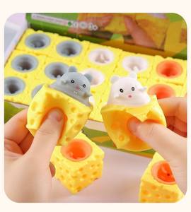 Jouet à presser créatif pour enfants, doux, résistant aux chocs, anti-stress, amusant, simulation souris et fromage - Product Image 3