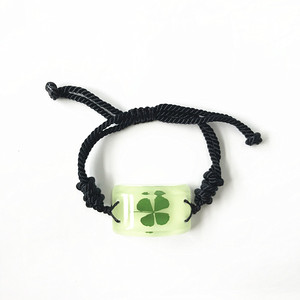 Ensemble de porte-clés en résine en forme de cœur lumineux, avec <span class=keywords><strong>un</strong></span> véritable trèfle à quatre feuilles intégré, porte-clés romantique assorti pour <span class=keywords><strong>cadeau</strong></span> d'amitié - Product Image 5