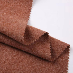 Venta al por mayor de China 370GSM hilo teñido a cuadros cepillado gamuza Seta 100% poliéster tejido para prendas de vestir en rollos textiles - Product Image 1