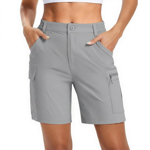 Short cargo gris pour femme, taille haute, fermeture boutonnée, séchage rapide, coupe sportive avec poches, style classique, couleur unie, tissu tricoté - Product Image 1