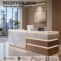 Bureau de réception multi-niveaux de luxe en marbre et bois contrastant avec bande LED pour bureau ou salon