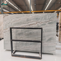 Dalles de marbre gris naturel d'Italie de luxe personnalisées Arabescato Corchia, pierre grise au mètre carré pour murs de salle de bain et salons