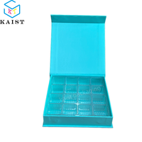 Boîte cadeau carrée personnalisée pour chocolats avec plateau en plastique, tailles entièrement personnalisables, finitions logo pour la vente au détail, la Saint-Valentin, les mariages et les cadeaux.