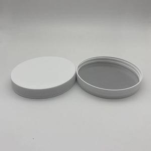 Capuchon à vis en plastique nervuré blanc et noir de 89 mm avec insert pour pot en plastique - Product Image 4