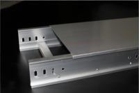 Plateau trapézoïdal en alliage d'aluminium, ventilé et résistant à la corrosion, adapté au déposement de câbles. Contactez le service client.
