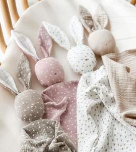 Manta de Apego para Bebé con Adorable Animalito, Relleno de Algodón PP Lavado y Forro de Malla para un Sueño Seguro y Relajante - Product Image 2