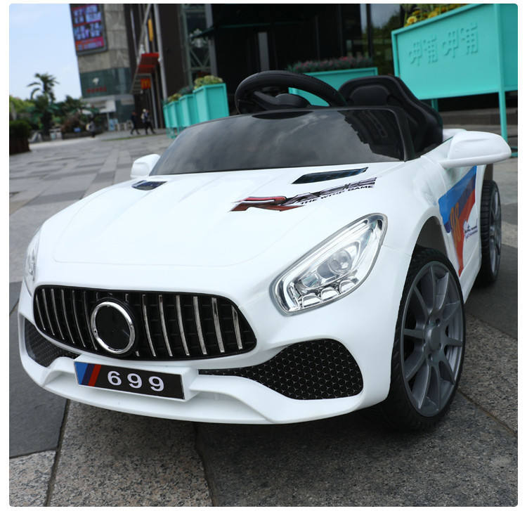 รถสวิงไปมาแบบควบคุมด้วยรีโมท สีขาว ขับเคลื่อนสองล้อ แบตเตอรี่ 6V7