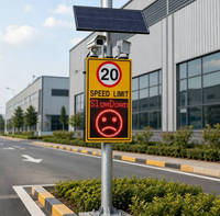 Panneau de signalisation routière personnalisé à énergie solaire avec détection de vitesse par radar, affichage de l'expression émotionnelle (sourire), limiteur de vitesse pour la sécurité routière