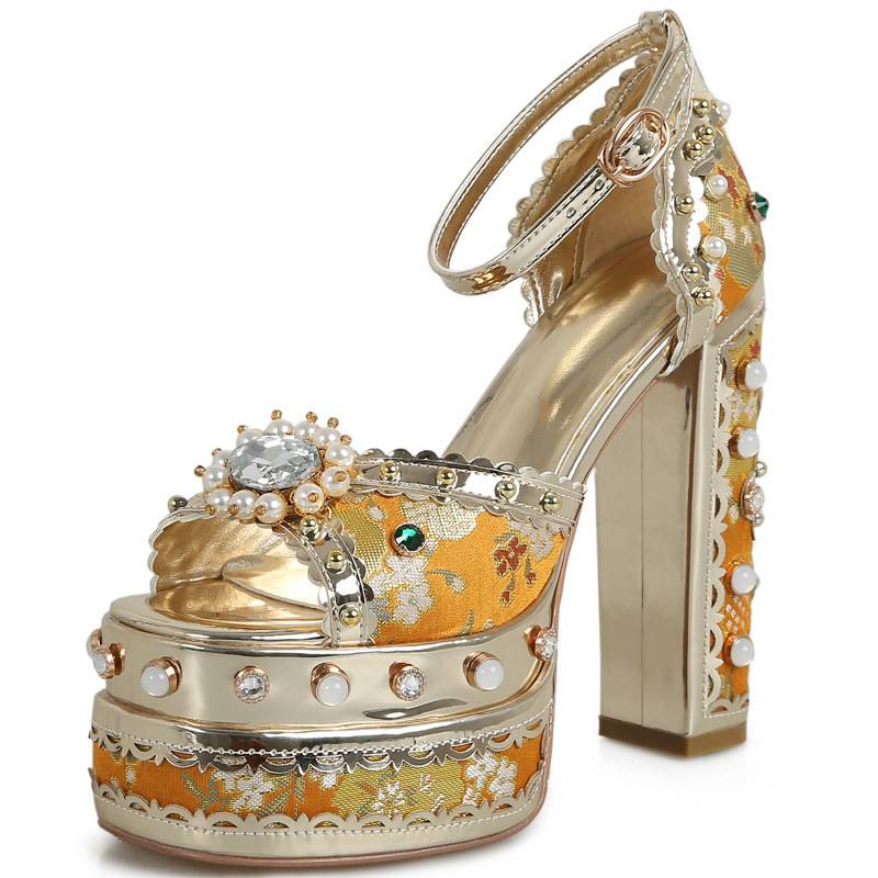 สีเหลือง