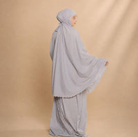 Ensemble de prière en soie haut de gamme personnalisé Renata, Mukena de voyage découpée au laser, Telekung Parachute avec sac assorti, Jilbab musulman pour le Ramadan